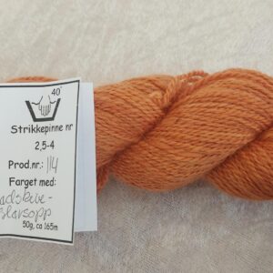 Angoragarn farget med rødskiveslørsopp, prod nr 114, 50g, lengde ca 165m