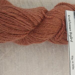 Angoragarn farget med rødskiveslørsopp, prod nr 110, 50g, lengde ca 165m