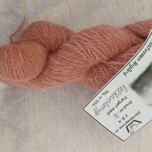 Angoragarn farget med rødskiveslørsopp, prod nr 111, 50g, lengde ca 165m