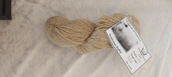 Angoragarn farget med bjørk, prod nr 109, 50g, lengde ca 165m